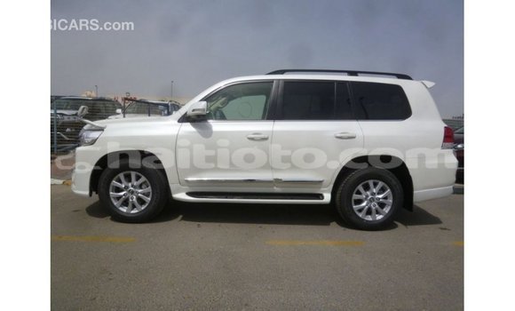 Acheter Import Voiture Toyota Land Cruiser Blanc à Import - Dubai, Artibonite Acheter Import Voiture Toyota Land Cruiser Blanc à Import - Dubai, Artibonite