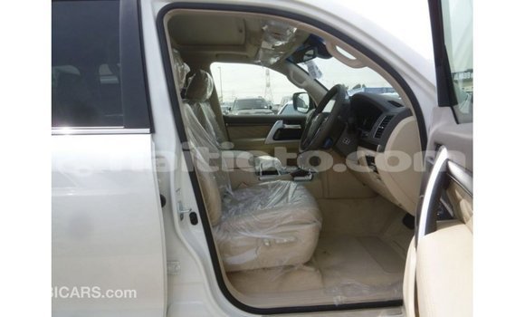 Acheter Import Voiture Toyota Land Cruiser Blanc à Import - Dubai, Artibonite Acheter Import Voiture Toyota Land Cruiser Blanc à Import - Dubai, Artibonite