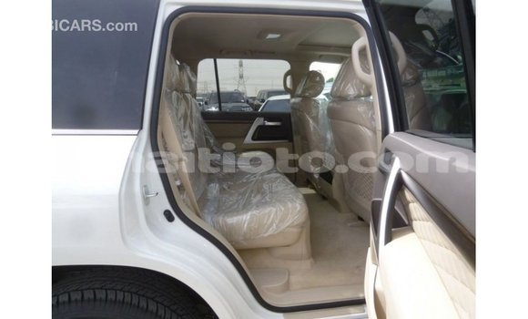 Acheter Import Voiture Toyota Land Cruiser Blanc à Import - Dubai, Artibonite Acheter Import Voiture Toyota Land Cruiser Blanc à Import - Dubai, Artibonite