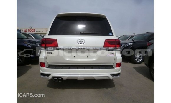 Acheter Import Voiture Toyota Land Cruiser Blanc à Import - Dubai, Artibonite Acheter Import Voiture Toyota Land Cruiser Blanc à Import - Dubai, Artibonite