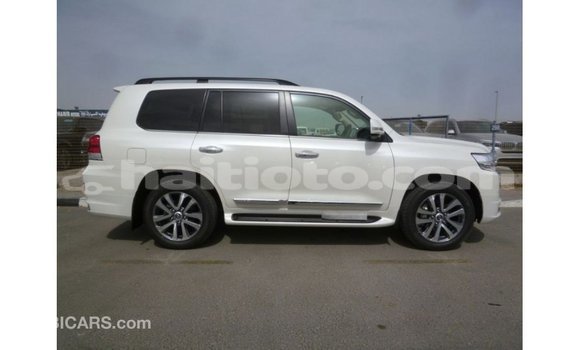Acheter Import Voiture Toyota Land Cruiser Blanc à Import - Dubai, Artibonite Acheter Import Voiture Toyota Land Cruiser Blanc à Import - Dubai, Artibonite
