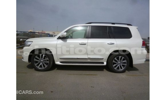 Acheter Import Voiture Toyota Land Cruiser Blanc à Import - Dubai, Artibonite Acheter Import Voiture Toyota Land Cruiser Blanc à Import - Dubai, Artibonite