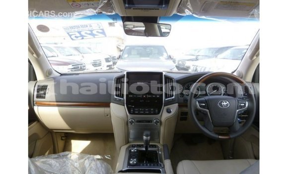 Acheter Import Voiture Toyota Land Cruiser Blanc à Import - Dubai, Artibonite Acheter Import Voiture Toyota Land Cruiser Blanc à Import - Dubai, Artibonite