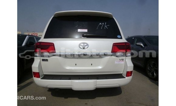 Acheter Import Voiture Toyota Land Cruiser Blanc à Import - Dubai, Artibonite Acheter Import Voiture Toyota Land Cruiser Blanc à Import - Dubai, Artibonite