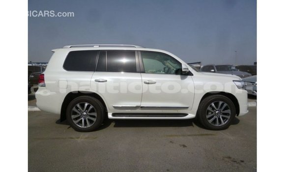Acheter Import Voiture Toyota Land Cruiser Blanc à Import - Dubai, Artibonite Acheter Import Voiture Toyota Land Cruiser Blanc à Import - Dubai, Artibonite