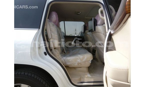 Acheter Import Voiture Toyota Land Cruiser Blanc à Import - Dubai, Artibonite Acheter Import Voiture Toyota Land Cruiser Blanc à Import - Dubai, Artibonite