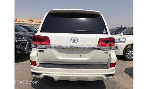 Acheter Import Voiture Toyota Land Cruiser Blanc à Import - Dubai, Artibonite Acheter Import Voiture Toyota Land Cruiser Blanc à Import - Dubai, Artibonite