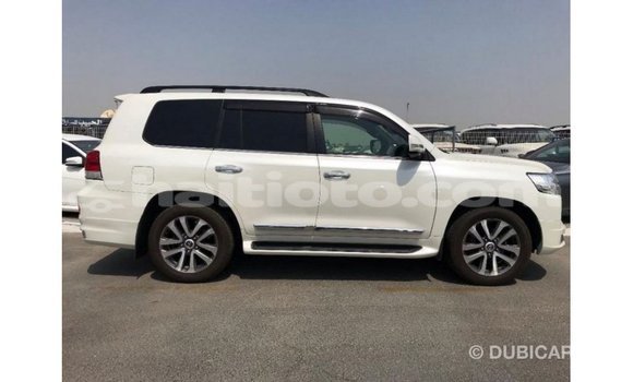 Acheter Import Voiture Toyota Land Cruiser Blanc à Import - Dubai, Artibonite Acheter Import Voiture Toyota Land Cruiser Blanc à Import - Dubai, Artibonite