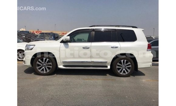 Acheter Import Voiture Toyota Land Cruiser Blanc à Import - Dubai, Artibonite Acheter Import Voiture Toyota Land Cruiser Blanc à Import - Dubai, Artibonite