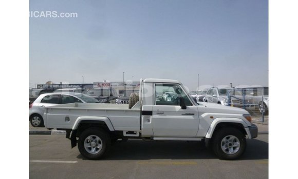 Acheter Import Voiture Toyota Land Cruiser Blanc à Import - Dubai, Artibonite Acheter Import Voiture Toyota Land Cruiser Blanc à Import - Dubai, Artibonite