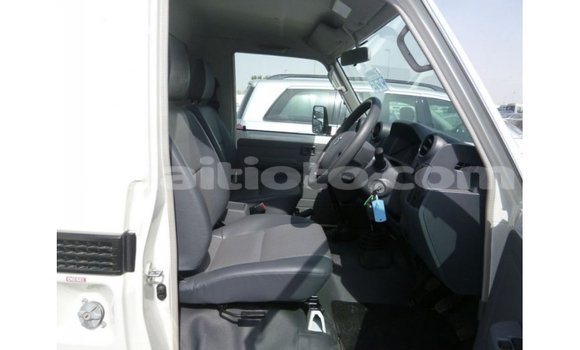 Acheter Import Voiture Toyota Land Cruiser Blanc à Import - Dubai, Artibonite Acheter Import Voiture Toyota Land Cruiser Blanc à Import - Dubai, Artibonite
