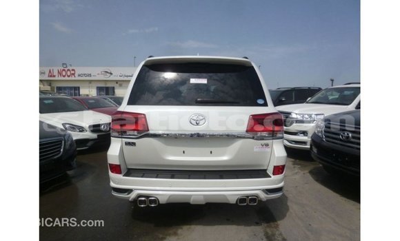 Acheter Import Voiture Toyota Land Cruiser Blanc à Import - Dubai, Artibonite Acheter Import Voiture Toyota Land Cruiser Blanc à Import - Dubai, Artibonite