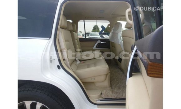 Acheter Import Voiture Toyota Land Cruiser Blanc à Import - Dubai, Artibonite Acheter Import Voiture Toyota Land Cruiser Blanc à Import - Dubai, Artibonite