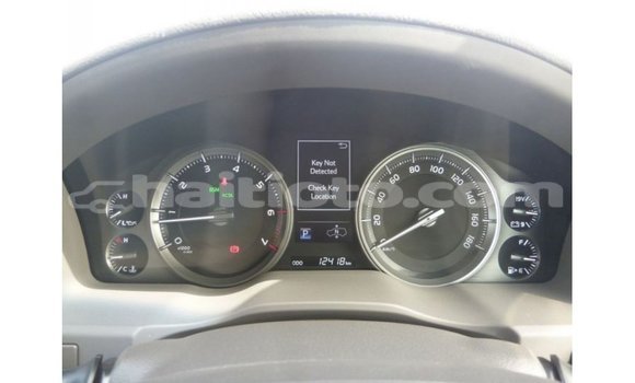 Acheter Import Voiture Toyota Land Cruiser Blanc à Import - Dubai, Artibonite Acheter Import Voiture Toyota Land Cruiser Blanc à Import - Dubai, Artibonite