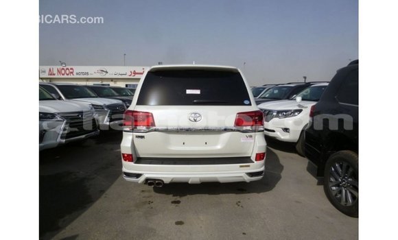Acheter Import Voiture Toyota Land Cruiser Blanc à Import - Dubai, Artibonite Acheter Import Voiture Toyota Land Cruiser Blanc à Import - Dubai, Artibonite
