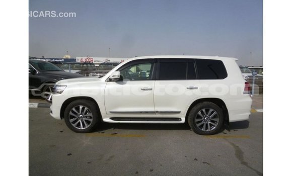 Acheter Import Voiture Toyota Land Cruiser Blanc à Import - Dubai, Artibonite Acheter Import Voiture Toyota Land Cruiser Blanc à Import - Dubai, Artibonite