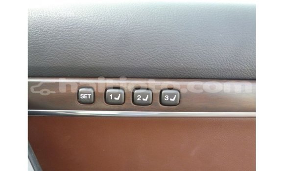 Acheter Import Voiture Toyota Land Cruiser Blanc à Import - Dubai, Artibonite Acheter Import Voiture Toyota Land Cruiser Blanc à Import - Dubai, Artibonite