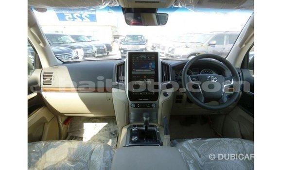 Acheter Import Voiture Toyota Land Cruiser Blanc à Import - Dubai, Artibonite Acheter Import Voiture Toyota Land Cruiser Blanc à Import - Dubai, Artibonite