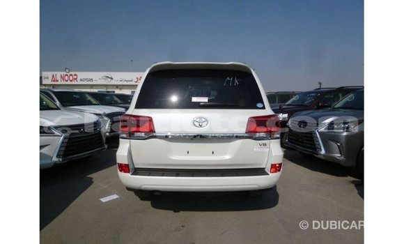 Acheter Import Voiture Toyota Land Cruiser Blanc à Import - Dubai, Artibonite Acheter Import Voiture Toyota Land Cruiser Blanc à Import - Dubai, Artibonite
