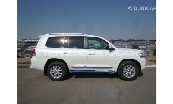 Acheter Import Voiture Toyota Land Cruiser Blanc à Import - Dubai, Artibonite Acheter Import Voiture Toyota Land Cruiser Blanc à Import - Dubai, Artibonite