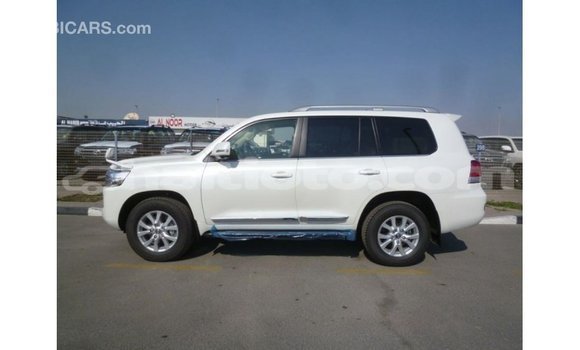 Acheter Import Voiture Toyota Land Cruiser Blanc à Import - Dubai, Artibonite Acheter Import Voiture Toyota Land Cruiser Blanc à Import - Dubai, Artibonite