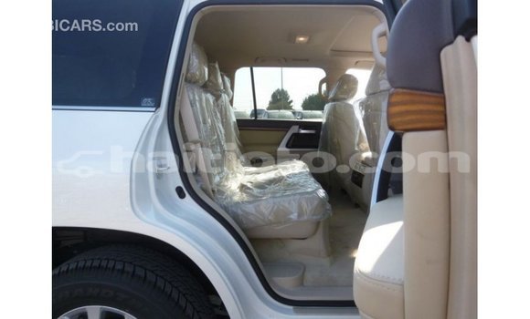 Acheter Import Voiture Toyota Land Cruiser Blanc à Import - Dubai, Artibonite Acheter Import Voiture Toyota Land Cruiser Blanc à Import - Dubai, Artibonite