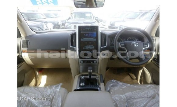 Acheter Import Voiture Toyota Land Cruiser Blanc à Import - Dubai, Artibonite Acheter Import Voiture Toyota Land Cruiser Blanc à Import - Dubai, Artibonite