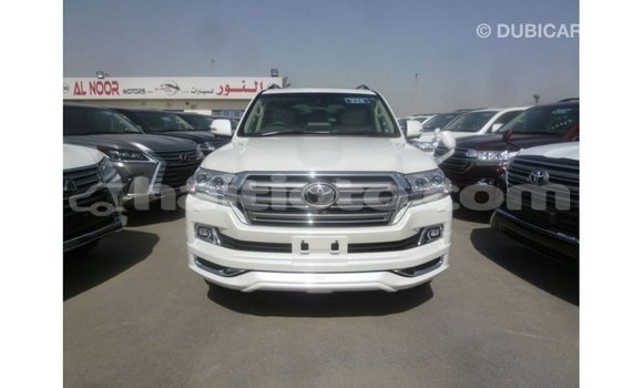Acheter Import Voiture Toyota Land Cruiser Blanc à Import - Dubai, Artibonite Acheter Import Voiture Toyota Land Cruiser Blanc à Import - Dubai, Artibonite
