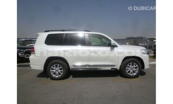 Acheter Import Voiture Toyota Land Cruiser Blanc à Import - Dubai, Artibonite Acheter Import Voiture Toyota Land Cruiser Blanc à Import - Dubai, Artibonite