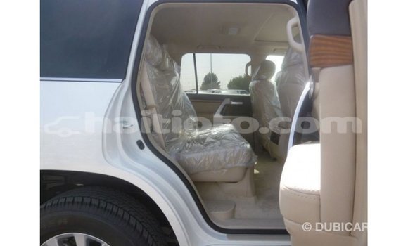 Acheter Import Voiture Toyota Land Cruiser Blanc à Import - Dubai, Artibonite Acheter Import Voiture Toyota Land Cruiser Blanc à Import - Dubai, Artibonite