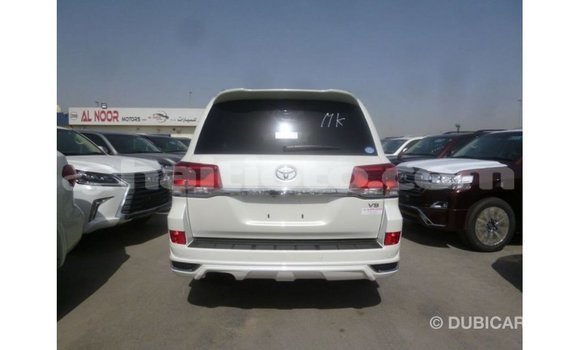 Acheter Import Voiture Toyota Land Cruiser Blanc à Import - Dubai, Artibonite Acheter Import Voiture Toyota Land Cruiser Blanc à Import - Dubai, Artibonite