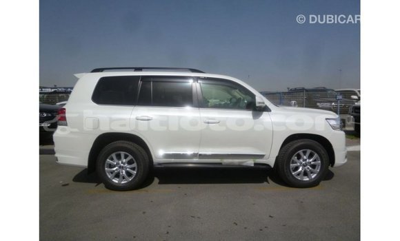 Acheter Import Voiture Toyota Land Cruiser Blanc à Import - Dubai, Artibonite Acheter Import Voiture Toyota Land Cruiser Blanc à Import - Dubai, Artibonite
