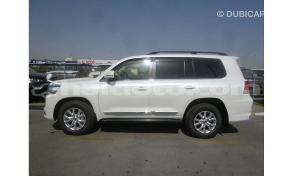 Acheter Import Voiture Toyota Land Cruiser Blanc à Import - Dubai, Artibonite Acheter Import Voiture Toyota Land Cruiser Blanc à Import - Dubai, Artibonite