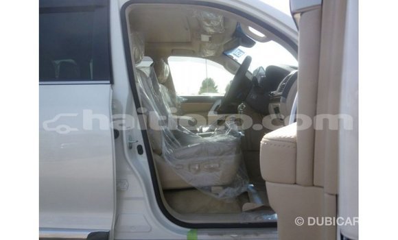 Acheter Import Voiture Toyota Land Cruiser Blanc à Import - Dubai, Artibonite Acheter Import Voiture Toyota Land Cruiser Blanc à Import - Dubai, Artibonite