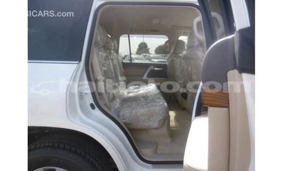 Acheter Import Voiture Toyota Land Cruiser Blanc à Import - Dubai, Artibonite Acheter Import Voiture Toyota Land Cruiser Blanc à Import - Dubai, Artibonite