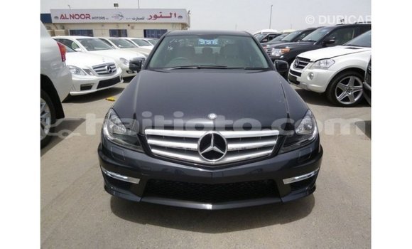 Acheter Import Voiture Mercedes-Benz 190 (W201) Noir à Import - Dubai, Artibonite Acheter Import Voiture Mercedes-Benz 190 (W201) Noir à Import - Dubai, Artibonite