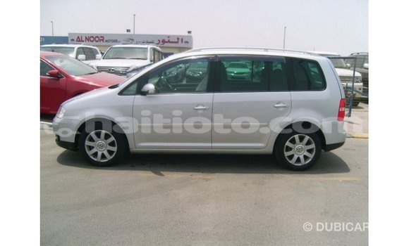 Acheter Import Voiture Volkswagen Touran Autre à Import - Dubai, Artibonite Acheter Import Voiture Volkswagen Touran Autre à Import - Dubai, Artibonite