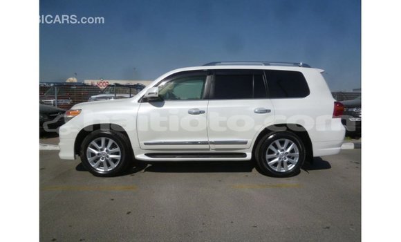 Acheter Import Voiture Toyota Land Cruiser Blanc à Import - Dubai, Artibonite Acheter Import Voiture Toyota Land Cruiser Blanc à Import - Dubai, Artibonite
