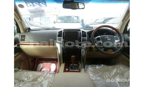 Acheter Import Voiture Toyota Land Cruiser Blanc à Import - Dubai, Artibonite Acheter Import Voiture Toyota Land Cruiser Blanc à Import - Dubai, Artibonite