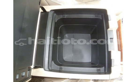Acheter Import Voiture Toyota Land Cruiser Blanc à Import - Dubai, Artibonite Acheter Import Voiture Toyota Land Cruiser Blanc à Import - Dubai, Artibonite