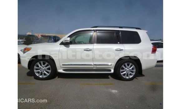 Acheter Import Voiture Toyota Land Cruiser Blanc à Import - Dubai, Artibonite Acheter Import Voiture Toyota Land Cruiser Blanc à Import - Dubai, Artibonite