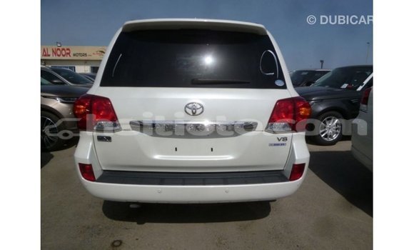Acheter Import Voiture Toyota Land Cruiser Blanc à Import - Dubai, Artibonite Acheter Import Voiture Toyota Land Cruiser Blanc à Import - Dubai, Artibonite