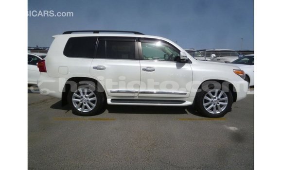 Acheter Import Voiture Toyota Land Cruiser Blanc à Import - Dubai, Artibonite Acheter Import Voiture Toyota Land Cruiser Blanc à Import - Dubai, Artibonite