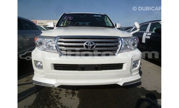 Acheter Import Voiture Toyota Land Cruiser Blanc à Import - Dubai, Artibonite Acheter Import Voiture Toyota Land Cruiser Blanc à Import - Dubai, Artibonite