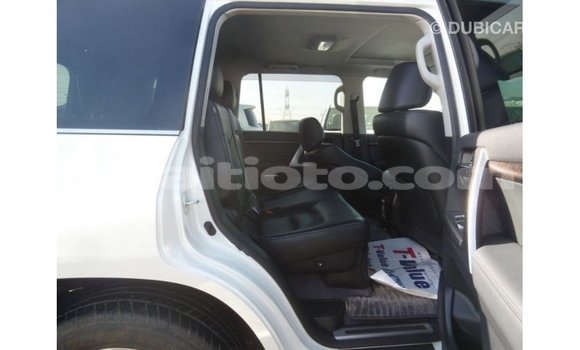 Acheter Import Voiture Toyota Land Cruiser Blanc à Import - Dubai, Artibonite Acheter Import Voiture Toyota Land Cruiser Blanc à Import - Dubai, Artibonite