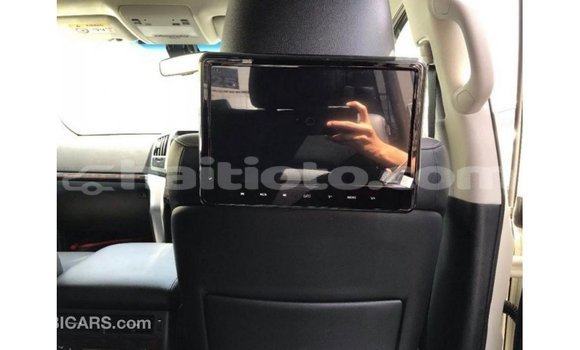 Acheter Import Voiture Toyota Land Cruiser Blanc à Import - Dubai, Artibonite Acheter Import Voiture Toyota Land Cruiser Blanc à Import - Dubai, Artibonite