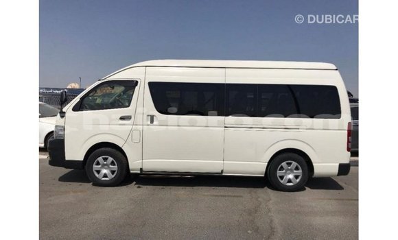 Acheter Import Voiture Toyota Hiace Blanc à Import - Dubai, Artibonite Acheter Import Voiture Toyota Hiace Blanc à Import - Dubai, Artibonite