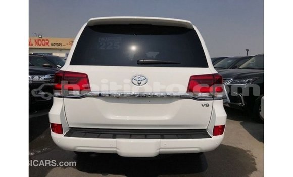 Acheter Import Voiture Toyota Land Cruiser Blanc à Import - Dubai, Artibonite Acheter Import Voiture Toyota Land Cruiser Blanc à Import - Dubai, Artibonite
