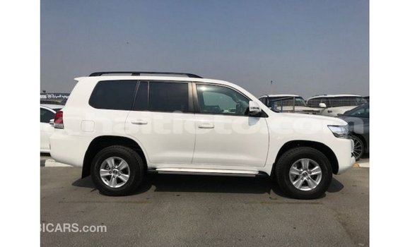 Acheter Import Voiture Toyota Land Cruiser Blanc à Import - Dubai, Artibonite Acheter Import Voiture Toyota Land Cruiser Blanc à Import - Dubai, Artibonite