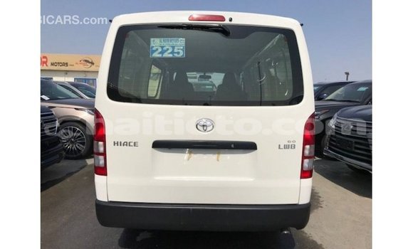 Acheter Import Voiture Toyota Hiace Blanc à Import - Dubai, Artibonite Acheter Import Voiture Toyota Hiace Blanc à Import - Dubai, Artibonite